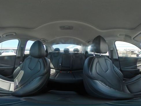 Used 2025 Hyundai Elantra Limited FWD image 44