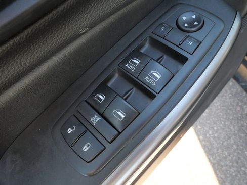 Used 2019 Jeep Cherokee Limited AWD/4WD image 19