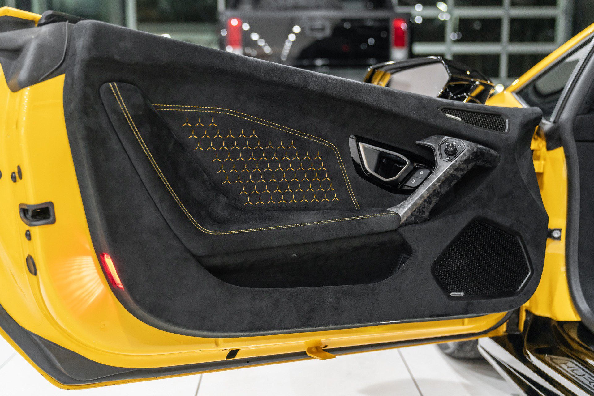 Used 2018 Lamborghini Huracan Performante AWD/4WD image 26