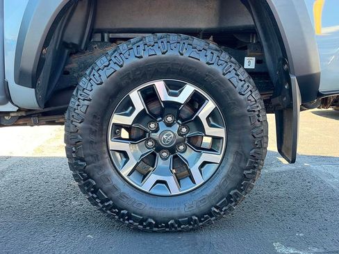 Used 2020 Toyota Tacoma TRD Off-Road image 33