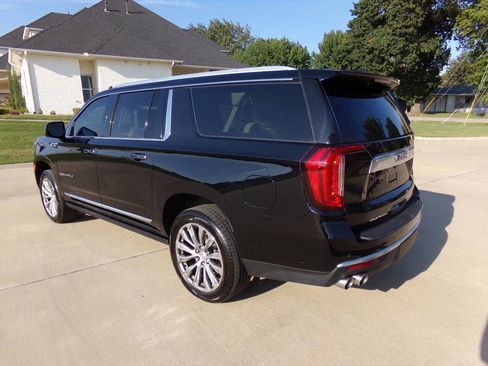 Used 2021 GMC Yukon XL Denali w/ Denali Premium Package image 35