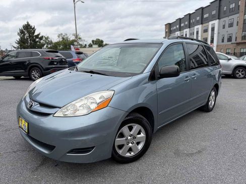 Used 2009 Toyota Sienna LE FWD image 3