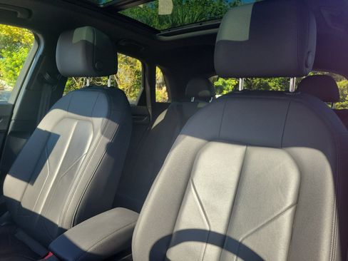 Used 2024 Audi Q3 2.0T Premium image 28