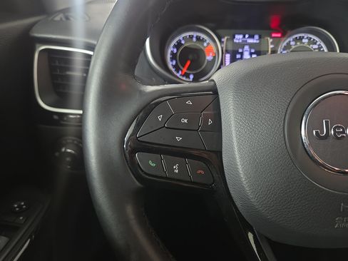 Used 2020 Jeep Cherokee Latitude Plus AWD/4WD image 14