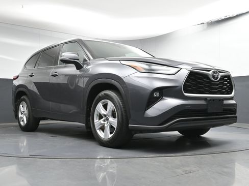 Certified 2022 Toyota Highlander LE image 26