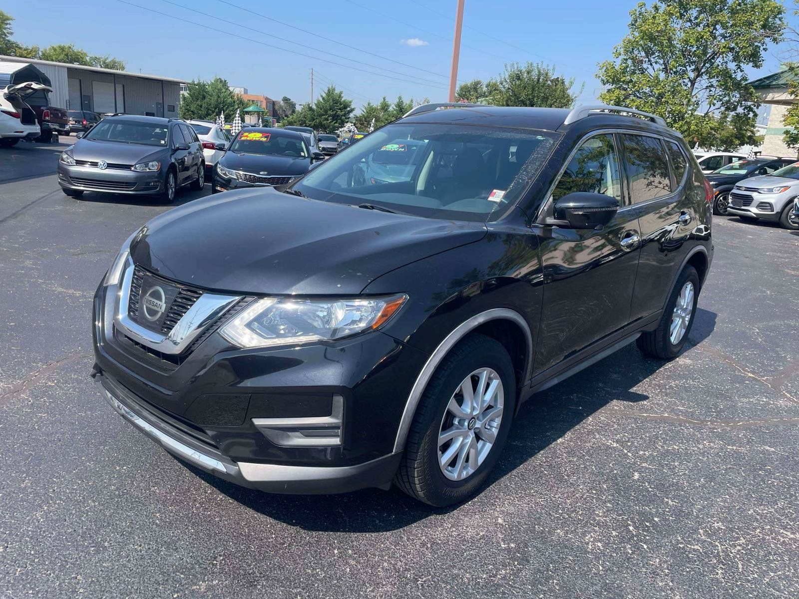 Used 2017 Nissan Rogue SV w/ SV Premium Package AWD/4WD image 3