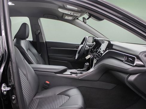 Used 2021 Toyota Camry SE image 26