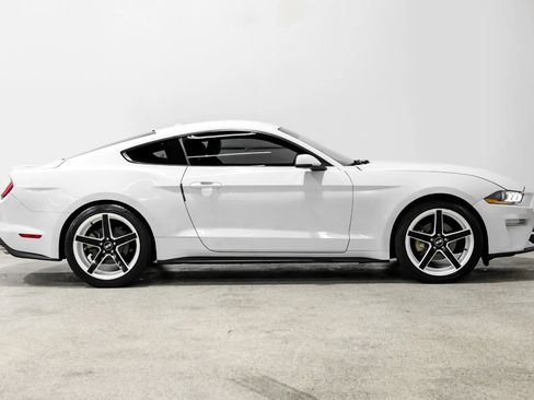 Used 2020 Ford Mustang Premium RWD image 5