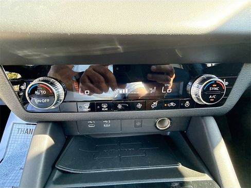 New 2026 Mitsubishi Outlander SE image 16