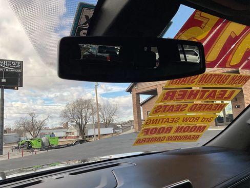 Used 2021 Chevrolet Suburban LT w/ LT Signature Package image 16