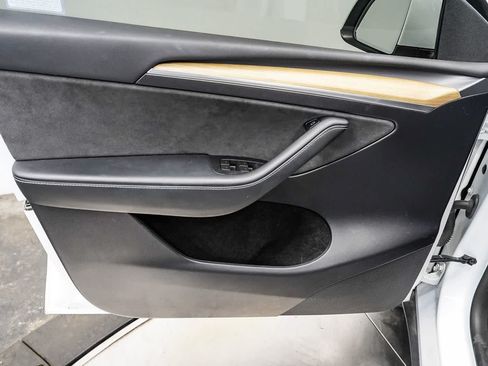 Used 2023 Tesla Model Y AWD image 21