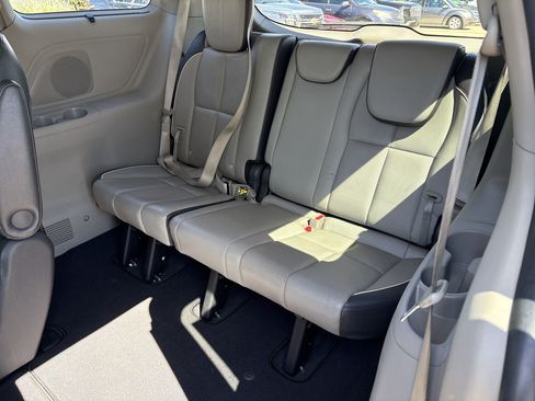 Used 2015 Kia Sedona SX FWD image 16