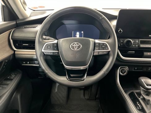 Used 2024 Toyota Grand Highlander Limited AWD/4WD image 13