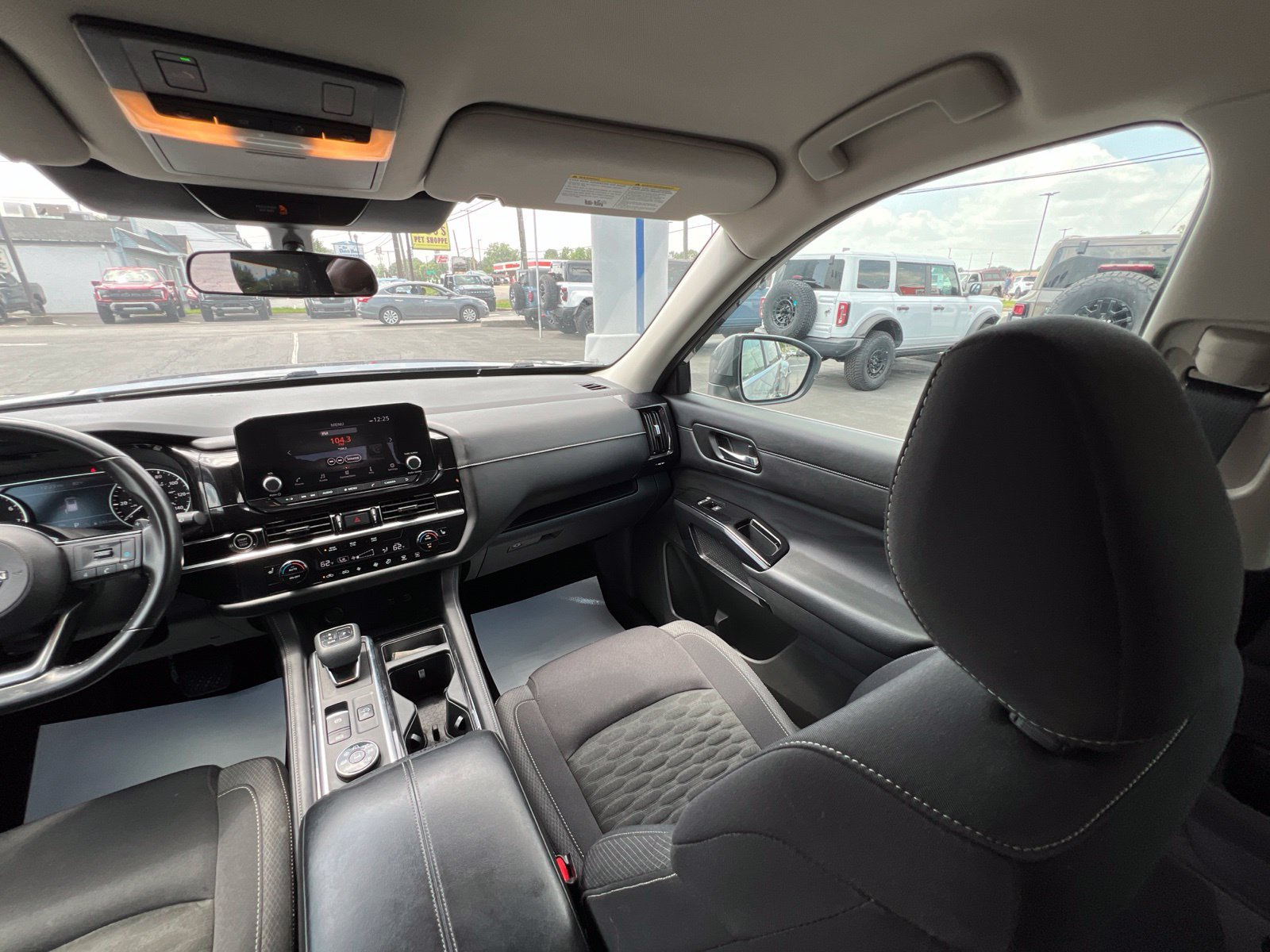 Used 2022 Nissan Pathfinder SV AWD/4WD image 45