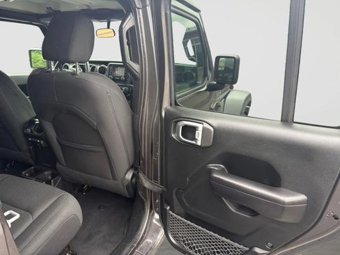 Used 2019 Jeep Wrangler Unlimited Sport S AWD/4WD image 17