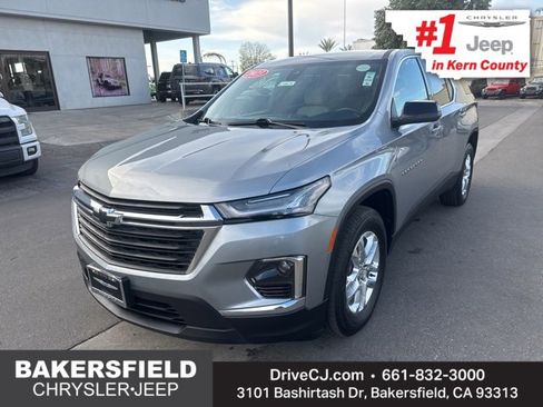 Used 2023 Chevrolet Traverse LS image 1