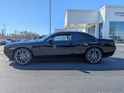Used 2022 Dodge Challenger R/T w/ Plus Package image 8