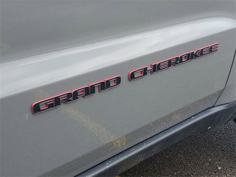 Used 2021 Jeep Grand Cherokee Trailhawk w/ Premium Lighting Group image 10