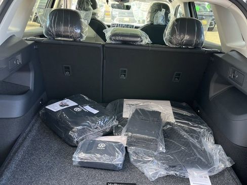 New 2026 Volkswagen Tiguan SE image 18