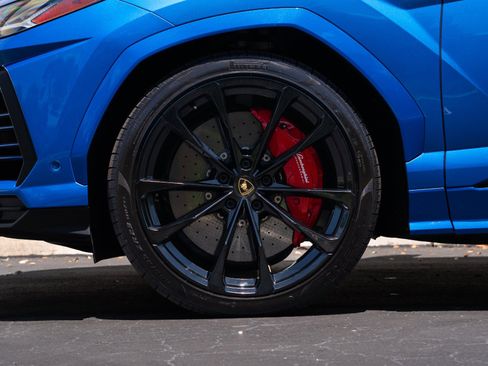 Used 2019 Lamborghini Urus AWD/4WD image 24