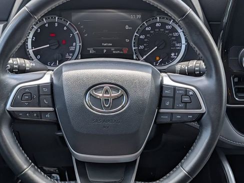 Used 2024 Toyota Highlander LE AWD/4WD image 13