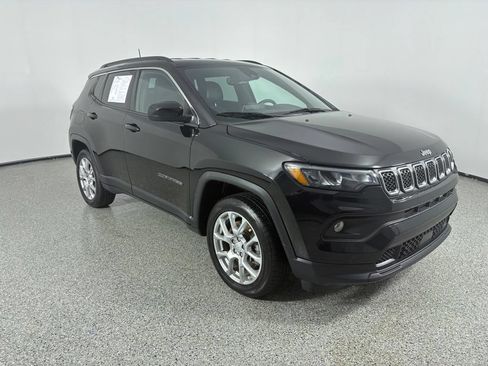 Used 2023 Jeep Compass Latitude AWD/4WD image 9