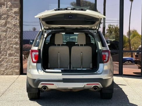 Used 2017 Ford Explorer XLT FWD image 30