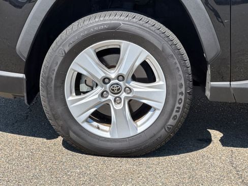 Used 2021 Toyota RAV4 LE AWD/4WD image 13