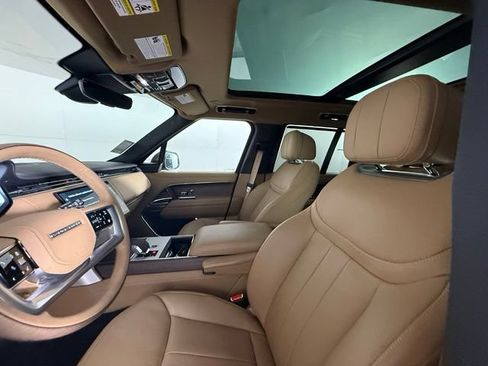 Used 2025 Land Rover Range Rover SE AWD/4WD image 13