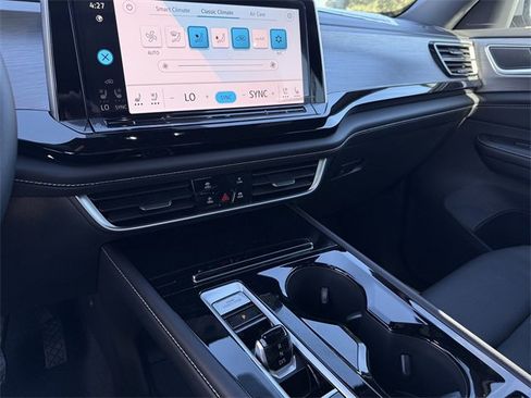 New 2026 Volkswagen Atlas Cross Sport SE image 13