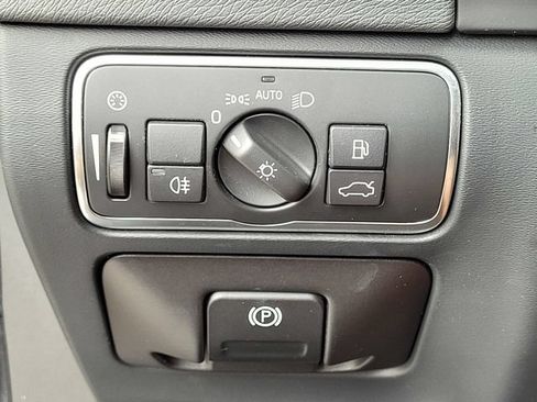 Used 2018 Volvo S60 T5 Inscription w/ Technology Package FWD image 15