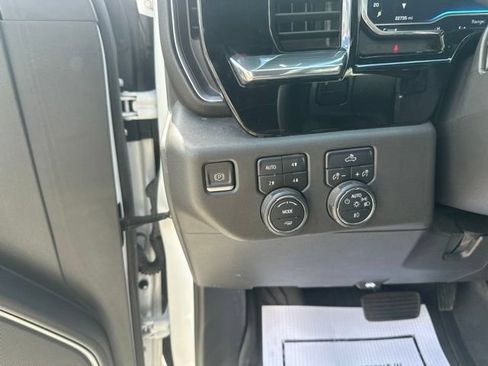 Used 2023 Chevrolet Silverado 1500 LT Trail Boss w/ LPO, Dark Essentials Package AWD/4WD image 18