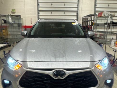 Certified 2021 Toyota Highlander XLE image 38