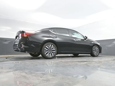 Used 2025 Nissan Altima 2.5 SV FWD image 46
