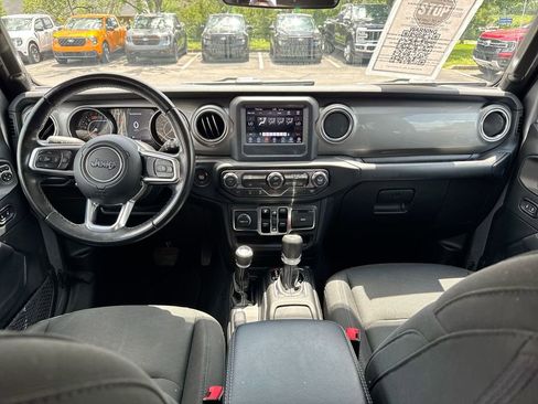 Used 2019 Jeep Wrangler Unlimited Sahara AWD/4WD image 10