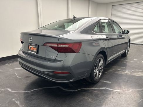 Used 2024 Volkswagen Jetta SE image 3