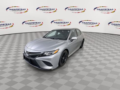 Used 2018 Toyota Camry SE w/ Convenience Package image 4