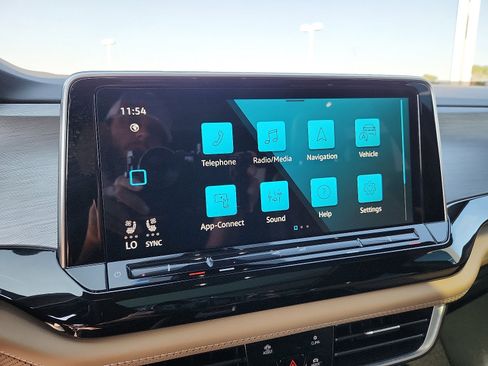 New 2026 Volkswagen Atlas Cross Sport SE image 19