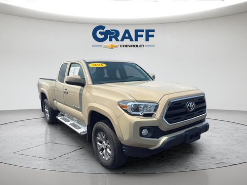 Used 2016 Toyota Tacoma SR5 w/ SR5 Appearance Package (SN) AWD/4WD image 11