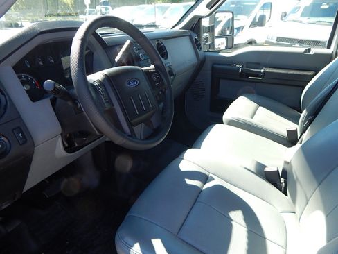 Used 2016 Ford F250 XL w/ Power Equipment Group RWD image 2