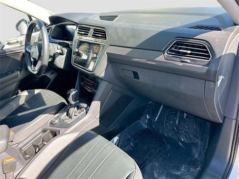 Used 2024 Volkswagen Tiguan SE image 26