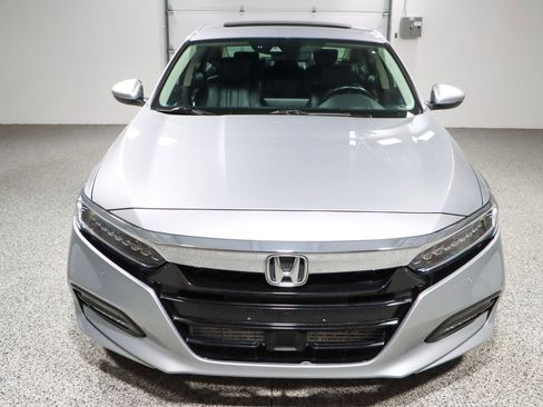 Used 2019 Honda Accord Touring image 4