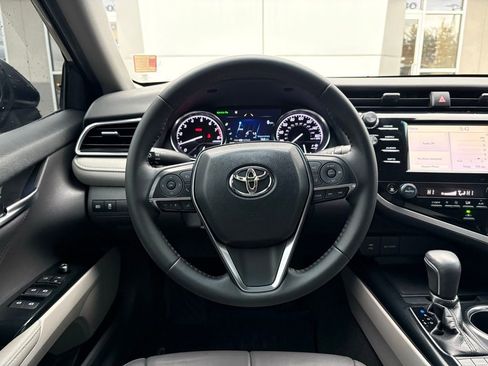 Used 2018 Toyota Camry L image 19