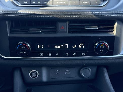 Used 2023 Nissan Rogue SV image 11