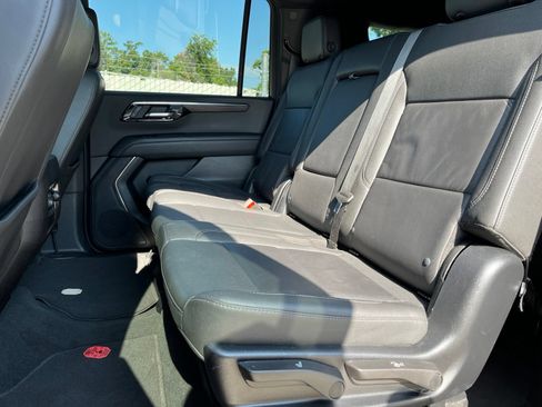 Used 2025 Chevrolet Suburban Z71 AWD/4WD image 12