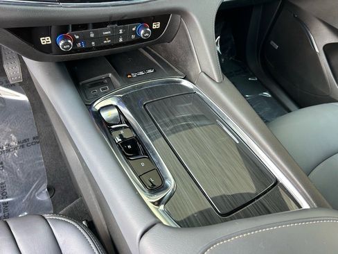 Used 2024 Buick Enclave Premium image 25