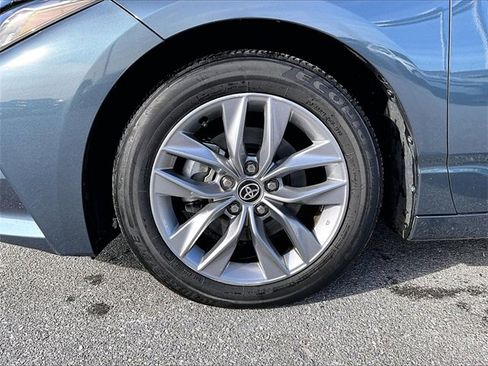 Used 2022 Toyota Avalon XLE image 7