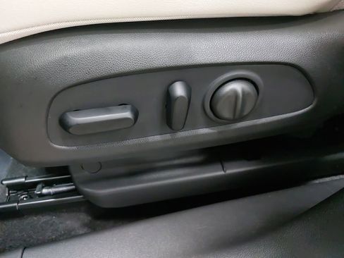 Used 2024 Buick Encore GX Avenir w/ Avenir Technology Package FWD image 33