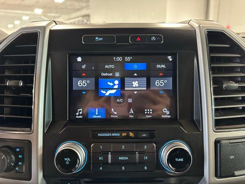 Used 2018 Ford F150 Lariat w/ Equipment Group 502A Luxury image 29