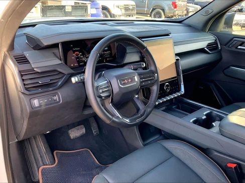 Used 2024 GMC Acadia AT4 w/ Luxury Package image 17